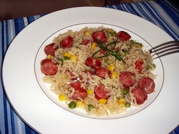 Simples de fazer, o arroz de panela de pressão não exige muito conhecimento na cozinha (Foto: Reprodução)